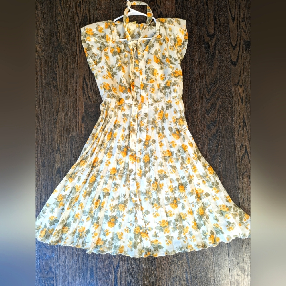 Vintage 1940's pleated Floral Dress